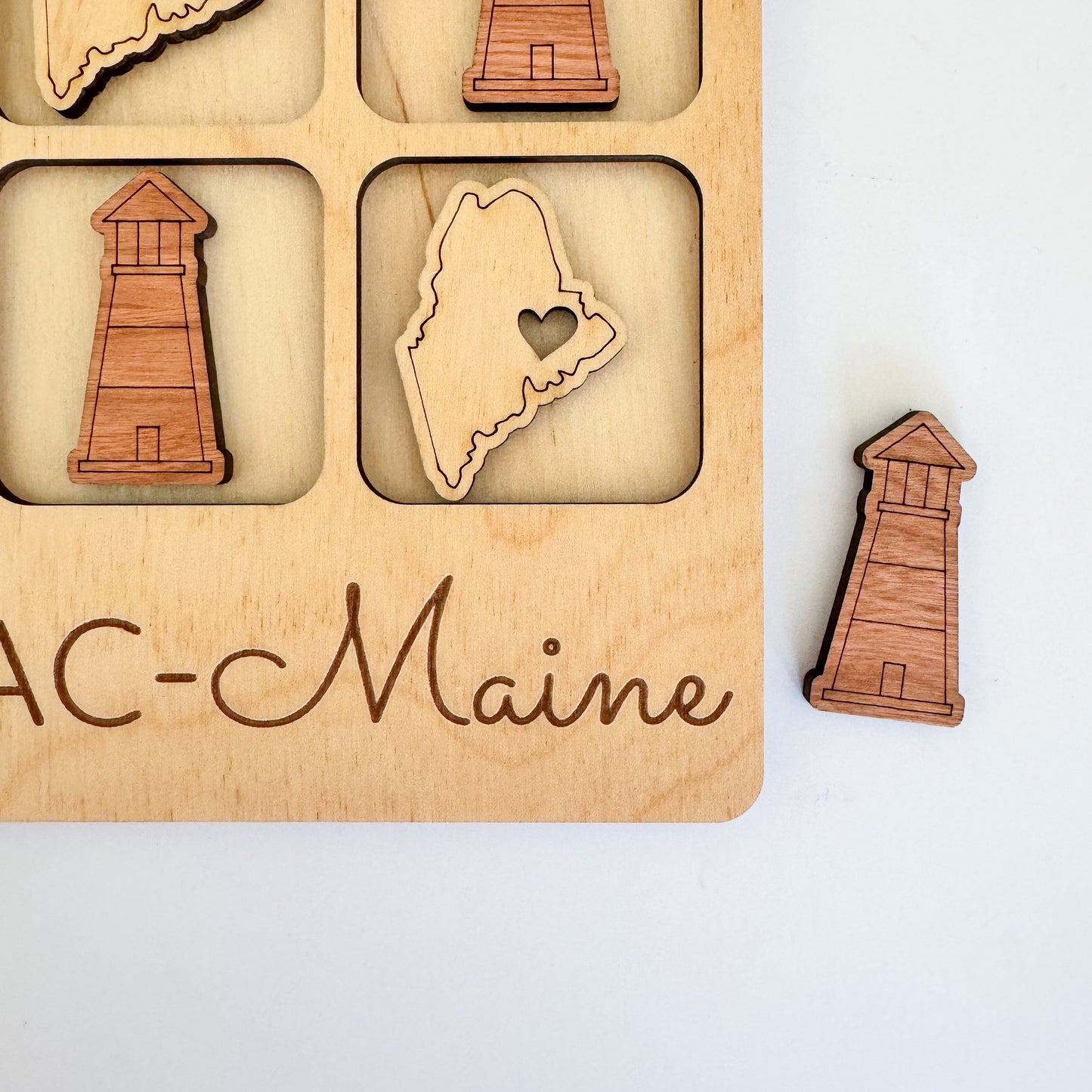 a wooden magnet with a picture of the state of maine